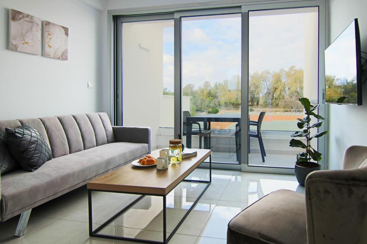 Phaedrus Living - Seaside Executive Flat Harbour 208 Daire