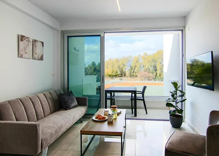 Phaedrus Living - Seaside Executive Flat Harbour 208