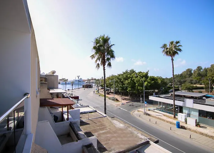 Phaedrus Living - Seaside Executive Flat Harbour 208